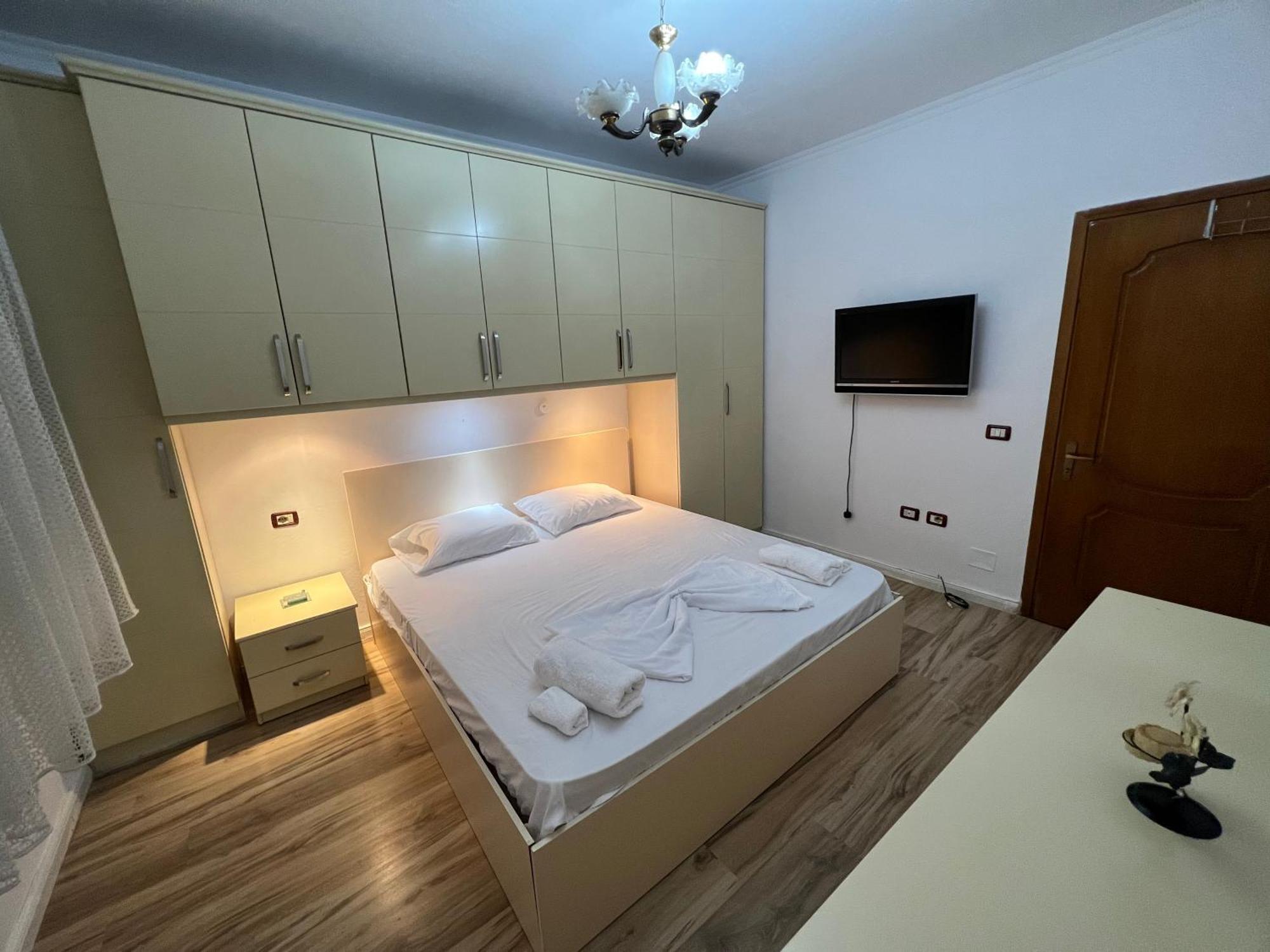 Apartamento Sjsjksdbbd Tirana Exterior foto